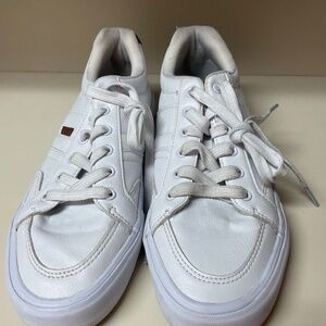 White Levi’s sneakers size 8 mens